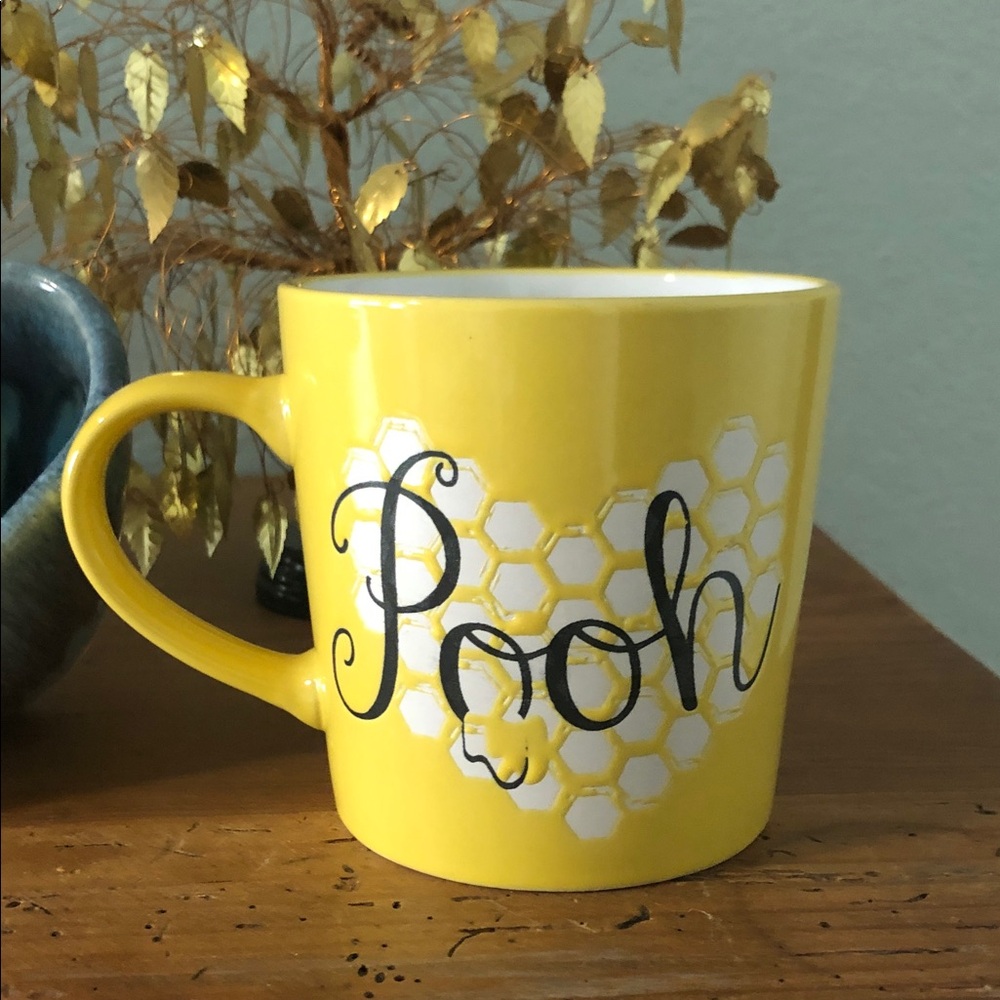 WINNIE THE POOH DISNEY CERAMIC MUG 16 OZ